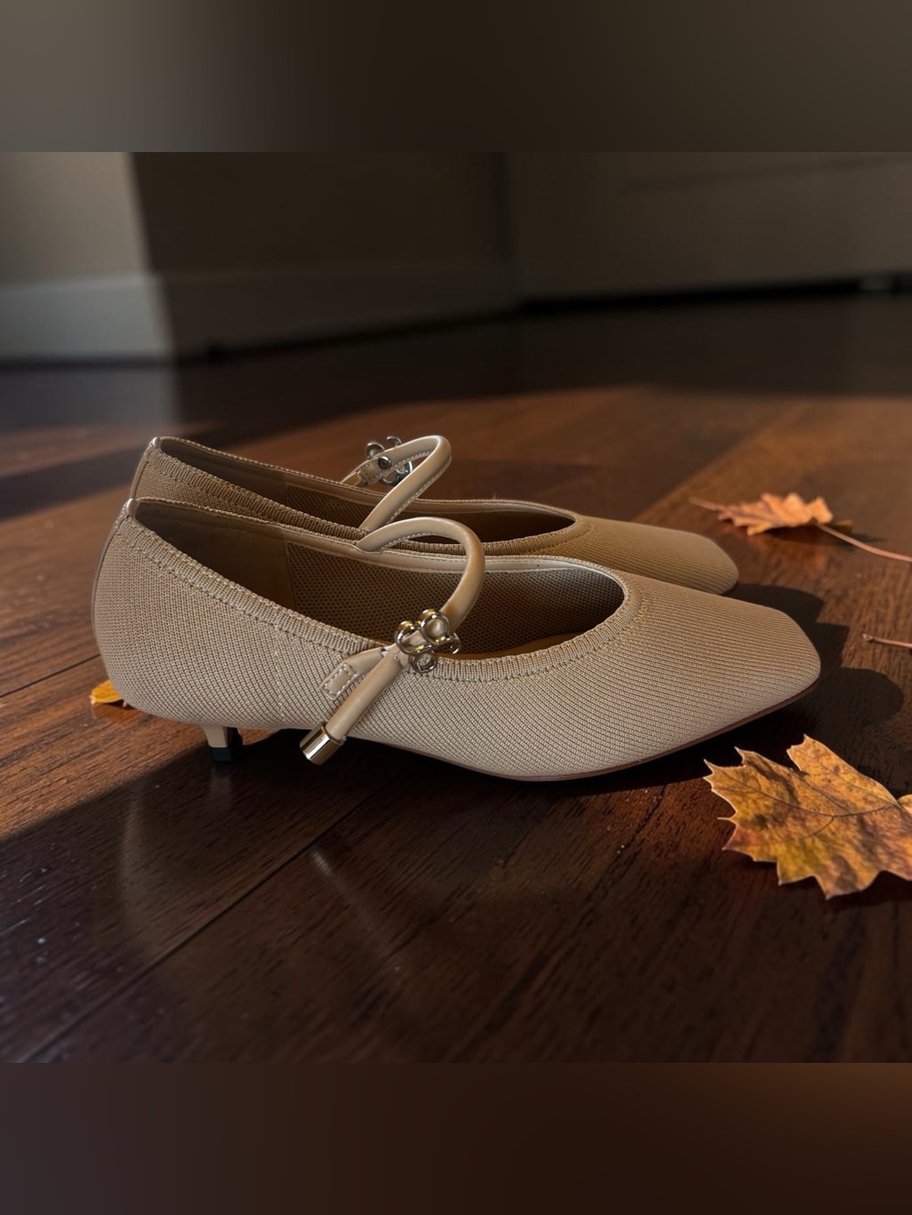 Cosy Island NWOB Beige Mary Jane kitten heel square toe size 39 or US 8